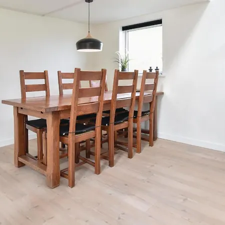 Holiday home Three-bedroom Holiday In