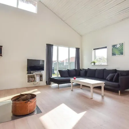 Three-bedroom Holiday In Otterup