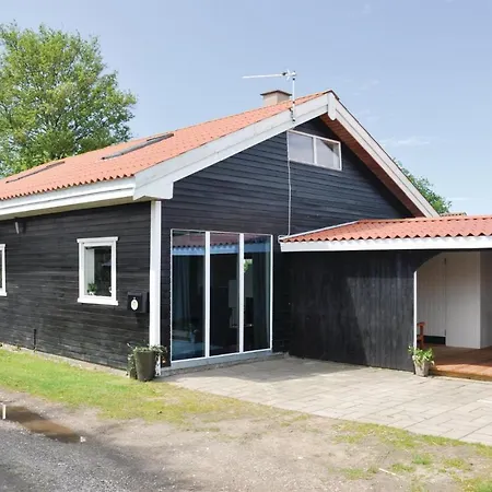Three-bedroom Holiday In Holiday home